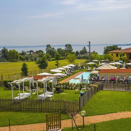 Karina Апарт-отель Moniga del Garda