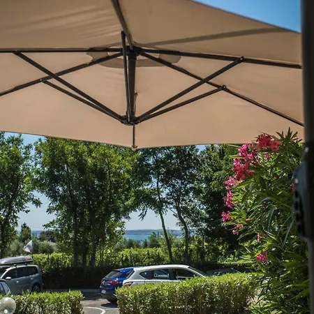 Karina Апарт-отель Moniga del Garda