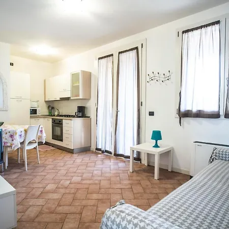 Karina Апарт-отель Moniga del Garda