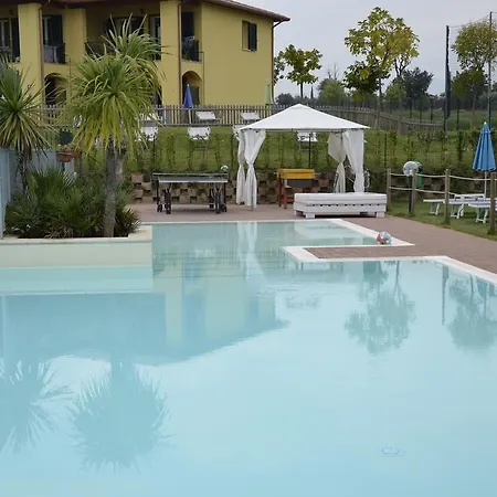 Karina Aparthotel Moniga del Garda