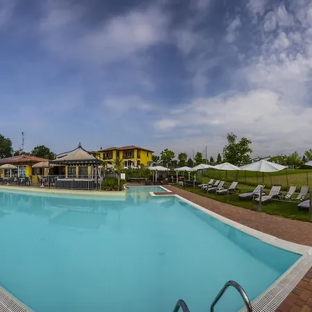 Karina Aparthotel Moniga del Garda
