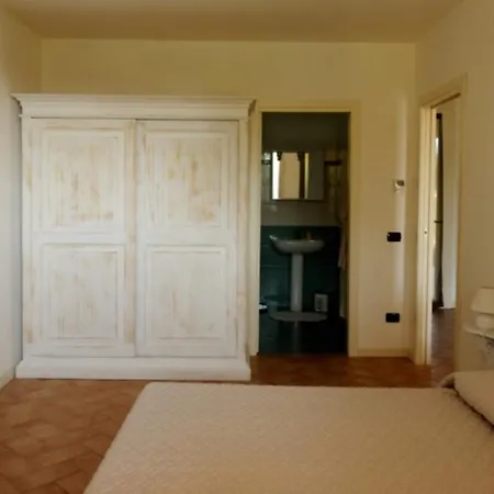 Aparthotel Karina 2*