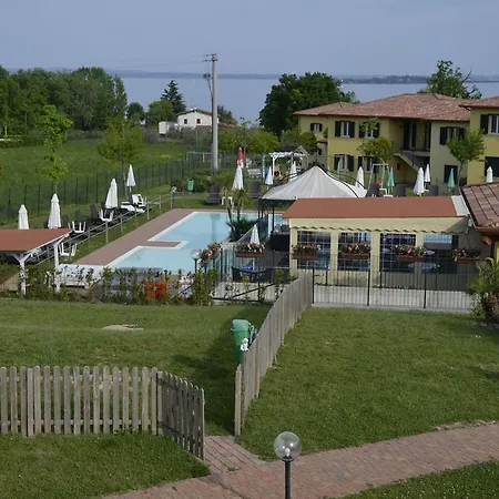 Karina Aparthotel 2*