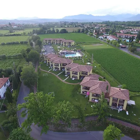 Aparthotel Karina 2*