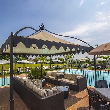 Karina Aparthotel