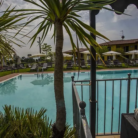 Karina Aparthotel 2*