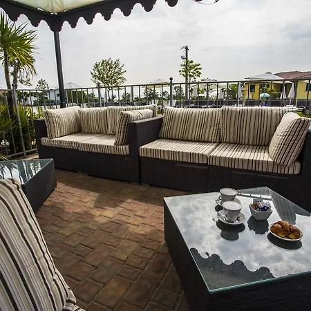 Karina Aparthotel