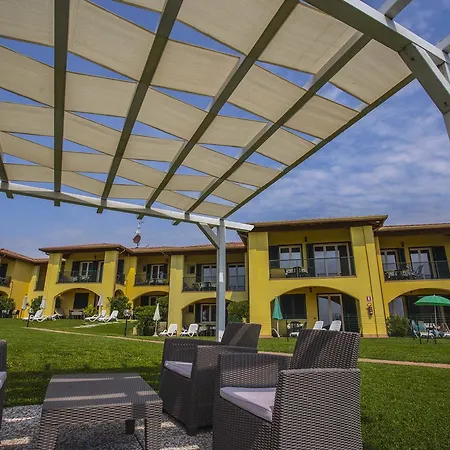 Karina Aparthotel 2*