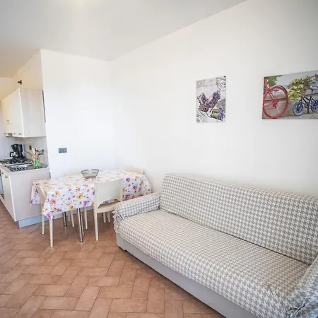 Aparthotel Karina 2*