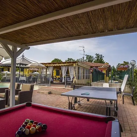 Ξενοδοχείο με διαμερίσματα Karina Moniga del Garda