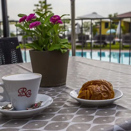 Ξενοδοχείο με διαμερίσματα Karina Moniga del Garda