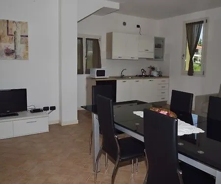 Ξενοδοχείο με διαμερίσματα Karina Moniga del Garda