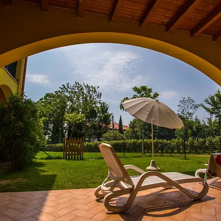 Ξενοδοχείο με διαμερίσματα Karina 4*