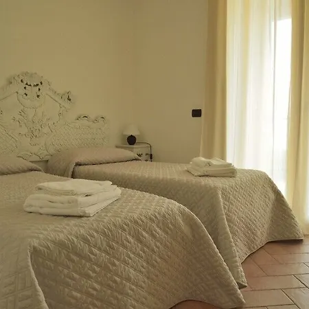 Ξενοδοχείο με διαμερίσματα Karina 4*