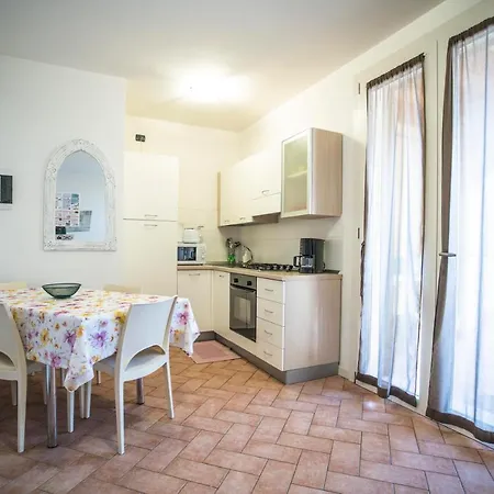 Ξενοδοχείο με διαμερίσματα Karina Moniga del Garda